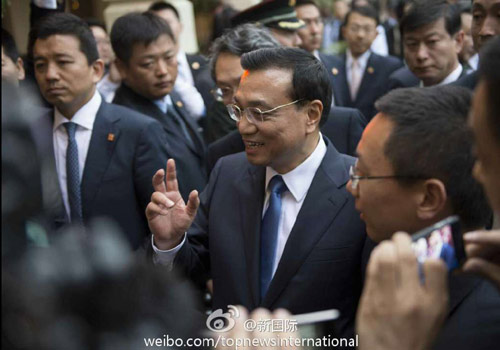 李克強(qiáng)：在非中企了解當(dāng)?shù)匚幕拍茉「D片來源：“新國際”微博。