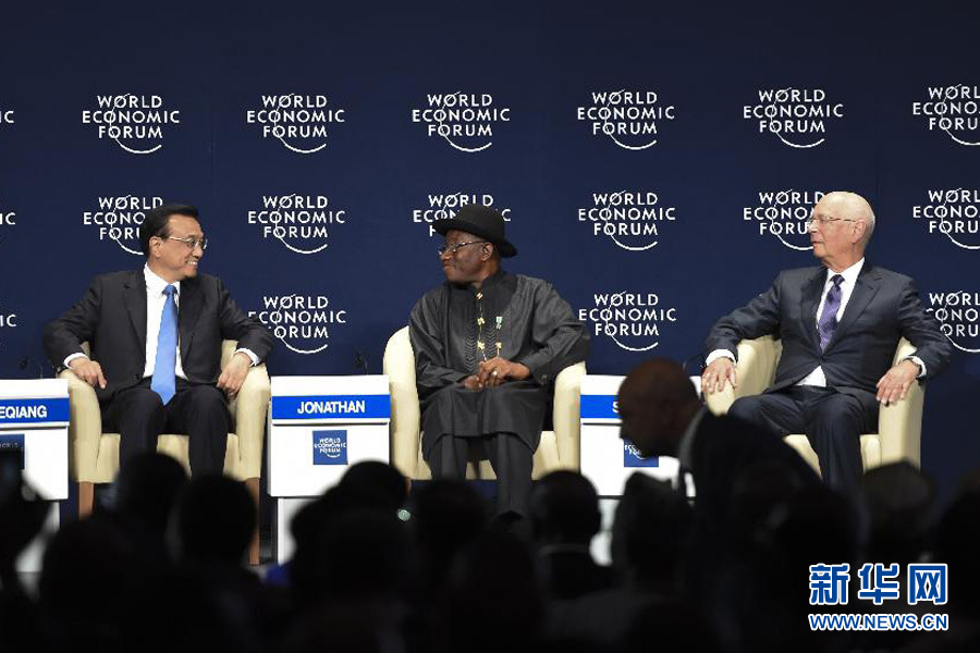 5月8日,中國國務院總理李克強在阿布賈出席第24屆世界經濟論壇非洲峰會全會,發表題為《共同推動非洲發展邁上新臺階》的特別致辭。新華社記者 李學仁 攝 5月8日,中國國務院總理李克強在阿布賈出席第24屆世界經濟論壇非洲峰會全會,發表題為《共同推動非洲發展邁上新臺階》的特別致辭。新華社記者 李學仁 攝