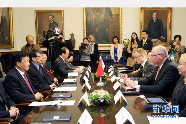 6月13日，中共中央政治局常委、中央書記處書記劉云山在赫爾辛基會見芬蘭議長海內盧奧馬。 新華社記者姚大偉攝