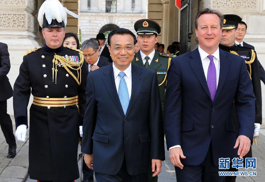 6月17日，中國國務(wù)院總理李克強(qiáng)在倫敦唐寧街10號首相府同英國首相卡梅倫舉行中英總理年度會晤。新華社記者 龐興雷 攝