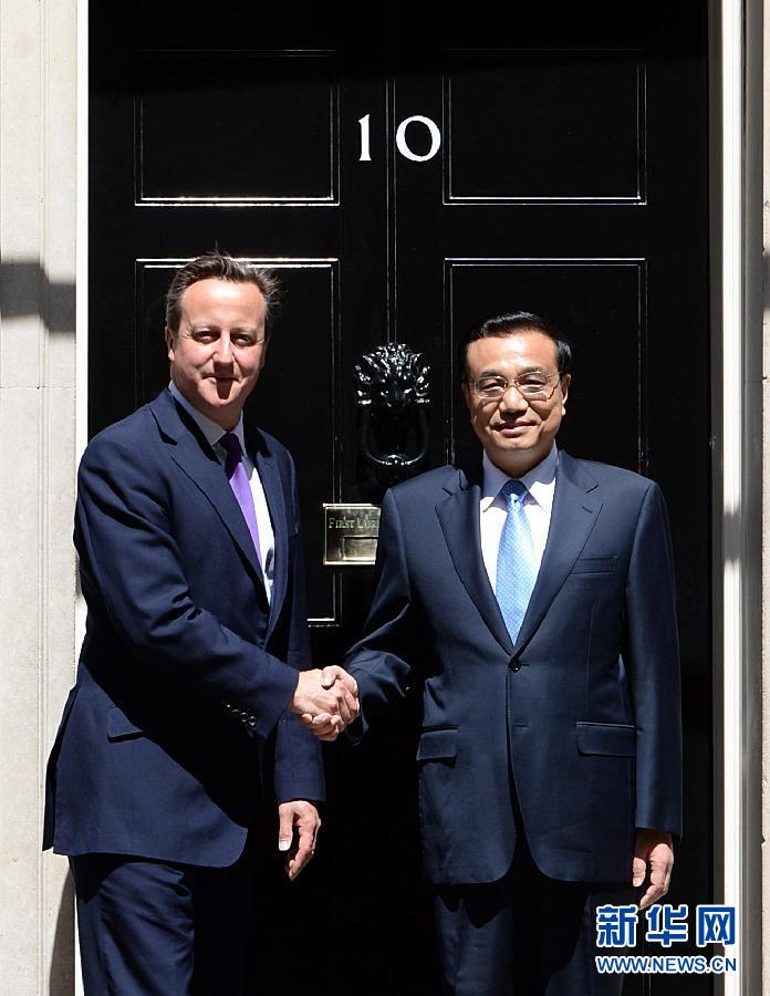6月17日，國務(wù)院總理李克強(qiáng)在倫敦唐寧街10號首相府同英國首相卡梅倫舉行中英總理年度會晤。新華社記者 李濤 攝