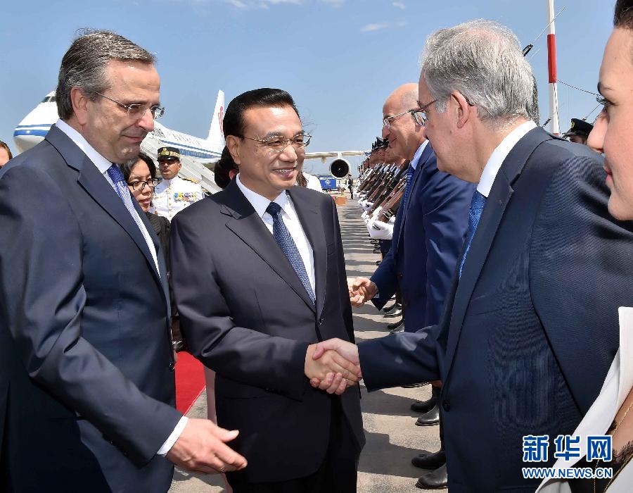 6月19日，國務院總理李克強乘專機抵達雅典國際機場，開始對希臘進行正式訪問。希臘總理薩馬拉斯在機場為李克強舉行隆重的歡迎儀式。新華社記者 李濤 攝