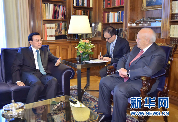 6月20日,國務院總理李克強在雅典總統府會見希臘總統帕普利亞斯。 新華社記者 李濤 攝 6月20日,國務院總理李克強在雅典總統府會見希臘總統帕普利亞斯。 新華社記者 李濤 攝