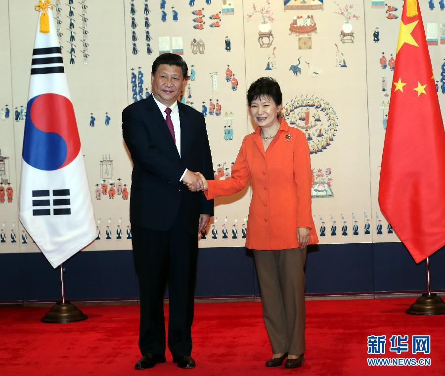 7月3日,國家主席習近平在首爾同韓國總統樸槿惠舉行會談。新華社記者 蘭紅光 攝 7月3日,國家主席習近平在首爾同韓國總統樸槿惠舉行會談。新華社記者 蘭紅光 攝