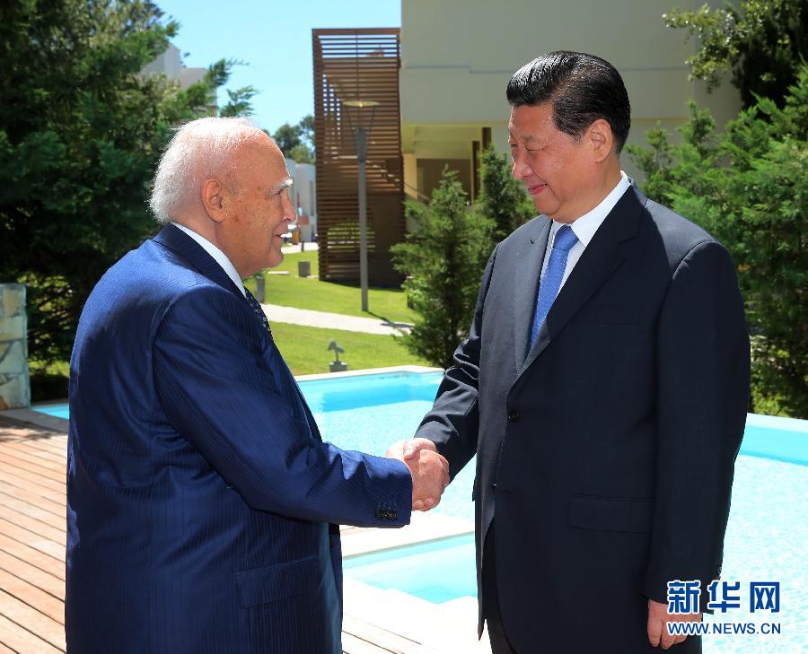 7月13日,中國(guó)國(guó)家主席習(xí)近平在希臘羅德島會(huì)見希臘總統(tǒng)帕普利亞斯。 新華社記者 蘭紅光 攝 7月13日,中國(guó)國(guó)家主席習(xí)近平在希臘羅德島會(huì)見希臘總統(tǒng)帕普利亞斯。 新華社記者 蘭紅光 攝