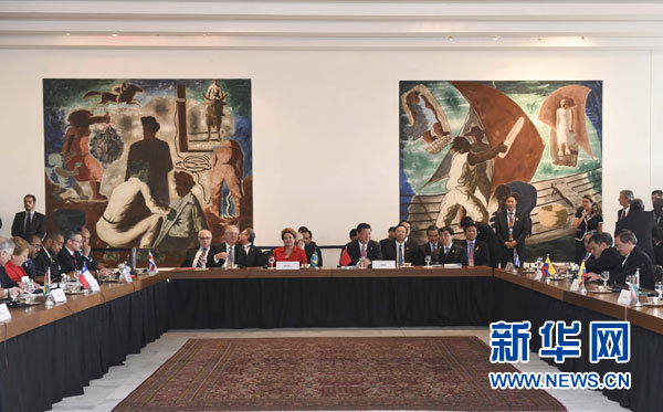 當?shù)貢r間7月17日,國家主席習(xí)近平出席在巴西利亞舉行的中國-拉美和加勒比國家領(lǐng)導(dǎo)人會晤。 新華社記者 李學(xué)仁 攝 當?shù)貢r間7月17日,國家主席習(xí)近平出席在巴西利亞舉行的中國-拉美和加勒比國家領(lǐng)導(dǎo)人會晤。 新華社記者 李學(xué)仁 攝