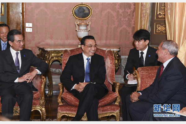 10月15日，中國國務(wù)院總理李克強(qiáng)在羅馬會見意大利參議長格拉索。 新華社記者謝環(huán)馳攝 