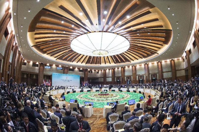  11月13日，中國(guó)國(guó)務(wù)院總理李克強(qiáng)在緬甸內(nèi)比都出席第九屆東亞峰會(huì)。 新華社記者 王曄 攝