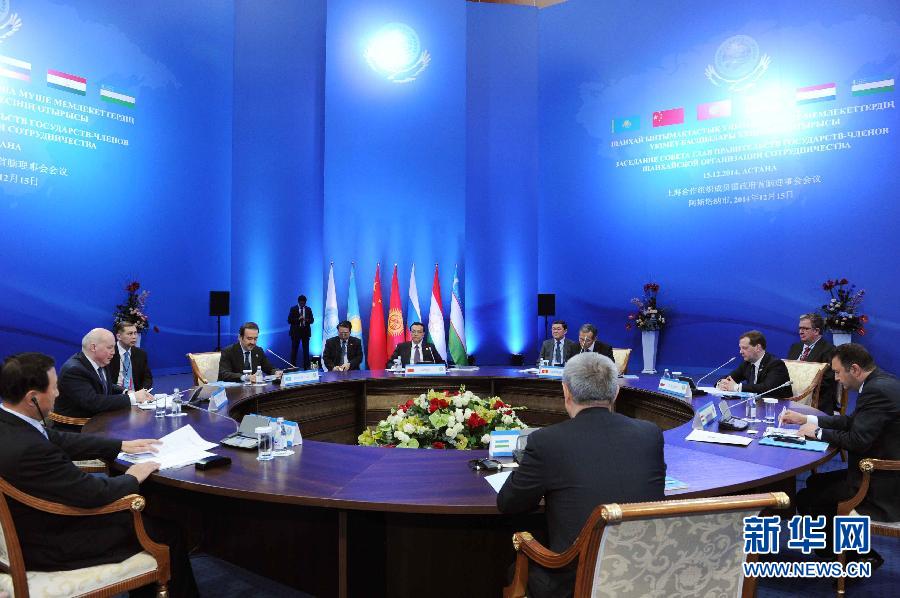 12月15日,中國(guó)國(guó)務(wù)院總理李克強(qiáng)在阿斯塔納出席上海合作組織成員國(guó)政府首腦理事會(huì)第十三次會(huì)議。 新華社記者 饒愛民 攝 12月15日,中國(guó)國(guó)務(wù)院總理李克強(qiáng)在阿斯塔納出席上海合作組織成員國(guó)政府首腦理事會(huì)第十三次會(huì)議。 新華社記者 饒愛民 攝
