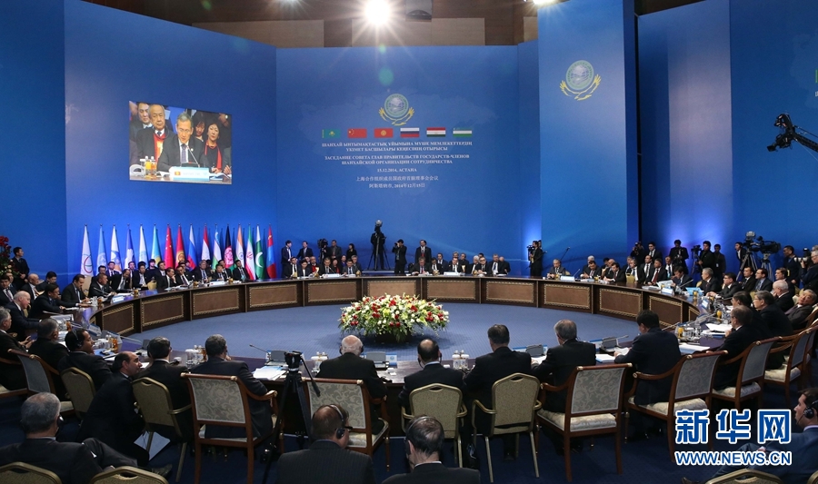 12月15日,中國(guó)國(guó)務(wù)院總理李克強(qiáng)在阿斯塔納出席上海合作組織成員國(guó)政府首腦理事會(huì)第十三次會(huì)議。 新華社記者 龐興雷 攝 12月15日,中國(guó)國(guó)務(wù)院總理李克強(qiáng)在阿斯塔納出席上海合作組織成員國(guó)政府首腦理事會(huì)第十三次會(huì)議。 新華社記者 龐興雷 攝