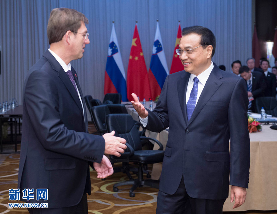 12月16日,中國國務院總理李克強在貝爾格萊德會見斯洛文尼亞總理采拉爾。 新華社記者黃敬文攝 12月16日,中國國務院總理李克強在貝爾格萊德會見斯洛文尼亞總理采拉爾。 新華社記者黃敬文攝