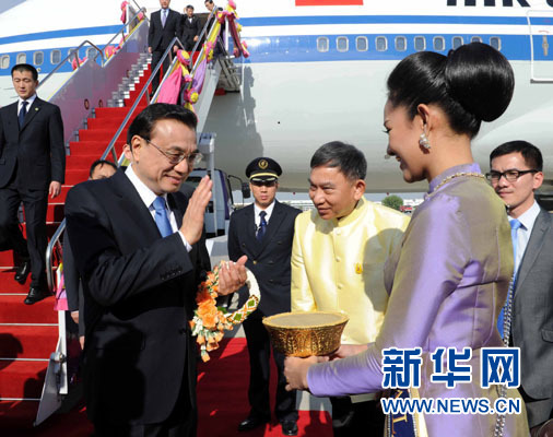 12月19日，中國國務院總理李克強抵達曼谷，出席大湄公河次區域經濟合作領導人第五次會議。新華社記者饒愛民攝