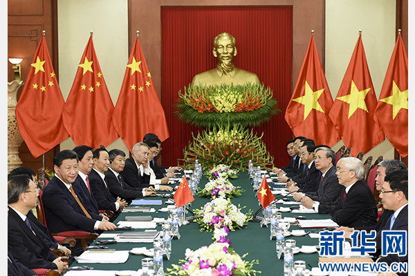 11月5日,中共中央總書記、國家主席習(xí)近平在河內(nèi)同越共中央總書記阮富仲舉行會(huì)談。 新華社記者李學(xué)仁攝 11月5日,中共中央總書記、國家主席習(xí)近平在河內(nèi)同越共中央總書記阮富仲舉行會(huì)談。 新華社記者李學(xué)仁攝