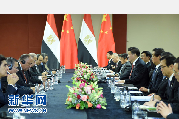 12月4日,國家主席習(xí)近平在約翰內(nèi)斯堡會見埃及總理伊斯梅爾。新華社記者 張鐸 攝 12月4日,國家主席習(xí)近平在約翰內(nèi)斯堡會見埃及總理伊斯梅爾。新華社記者 張鐸 攝
