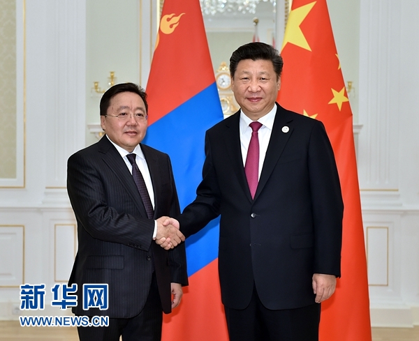 6月23日，國家主席習近平在塔什干會見蒙古國總統額勒貝格道爾吉。 新華社記者李濤攝