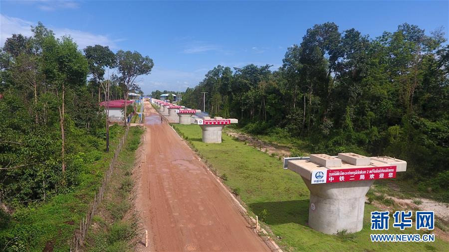 (國際·圖文互動)(2)中老鐵路上的絢爛長虹——老撾楠科內河特大橋主體工程完工側記