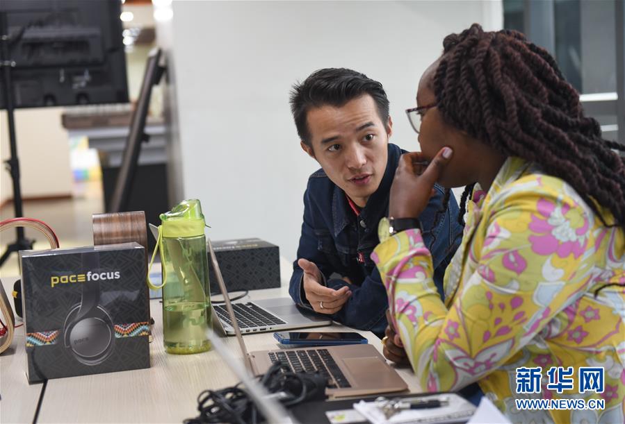 （國際&middot;中非合作論壇&middot;圖文互動）（3）他把耳機賣到肯尼亞總統(tǒng)府&mdash;&mdash;記在非洲當(dāng)創(chuàng)客的中國青年劉鵬