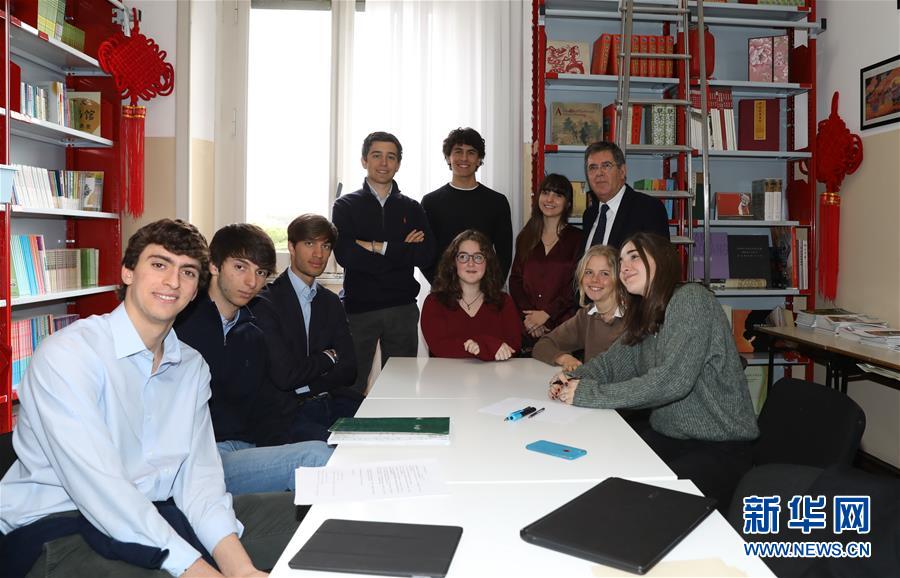 (國(guó)際·出訪配合·圖文互動(dòng))(1)通訊:我們的夢(mèng)想里一定有中國(guó)——意大利羅馬國(guó)立住讀學(xué)校師生熱議習(xí)近平主席回信