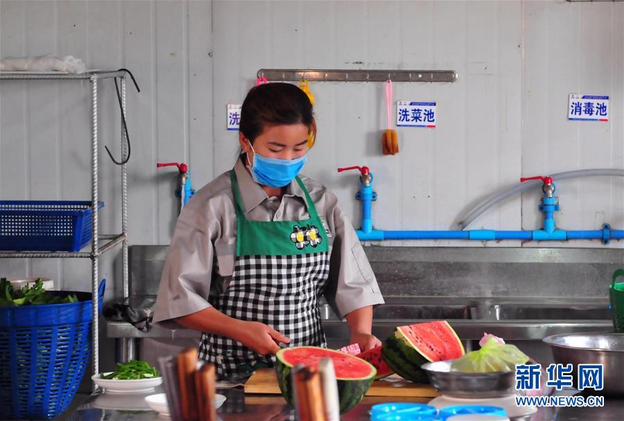 （國際&middot;&ldquo;一帶一路&rdquo;高峰論壇&middot;圖文互動）（4）老撾村民的夢想在中老鐵路上延伸