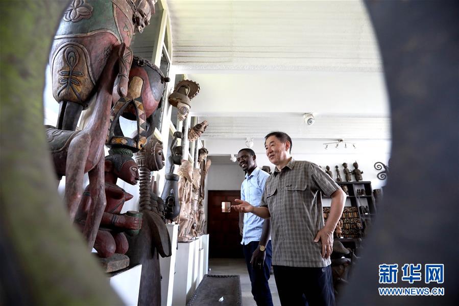 (國(guó)際·圖文互動(dòng))(2)通訊:收藏“非洲之美”的中國(guó)人——訪幾內(nèi)亞灣非洲國(guó)際藝術(shù)博物館館長(zhǎng)謝燕申