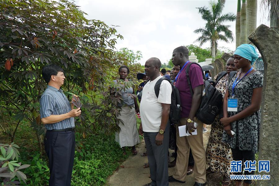 （在習(xí)近平新時(shí)代中國(guó)特色社會(huì)主義思想指引下&mdash;&mdash;新時(shí)代新作為新篇章&middot;總書記關(guān)切開放事&middot;圖文互動(dòng)）（6）來中國(guó)&ldquo;學(xué)種地&rdquo;的&ldquo;洋學(xué)生&rdquo;