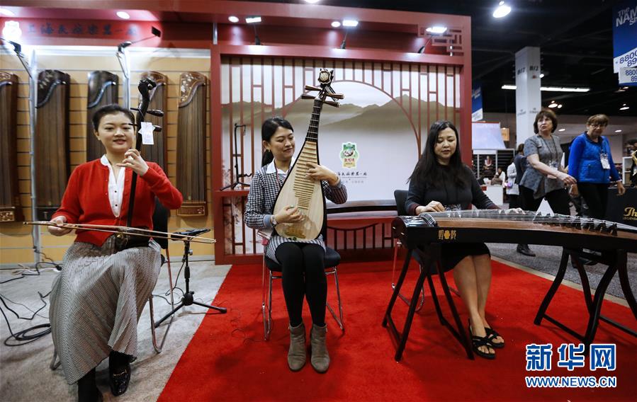 （國際&middot;圖文互動(dòng)）（3）通訊：中國樂器在美國樂器展上&ldquo;奏響強(qiáng)音&rdquo;