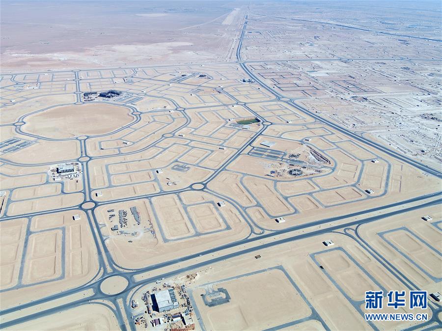 （國際疫情&middot;圖文互動）（5）通訊：防疫、生產兩不誤，沙漠現&ldquo;棋盤&rdquo;&mdash;&mdash;記中企承建科威特住房基建項目