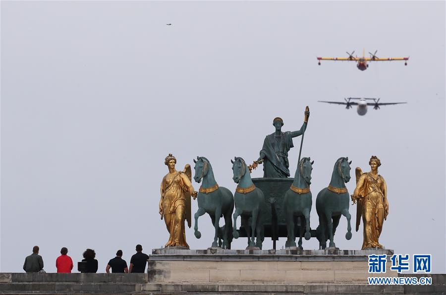 (國際)(5)法國國慶節閱兵式致敬抗疫公民